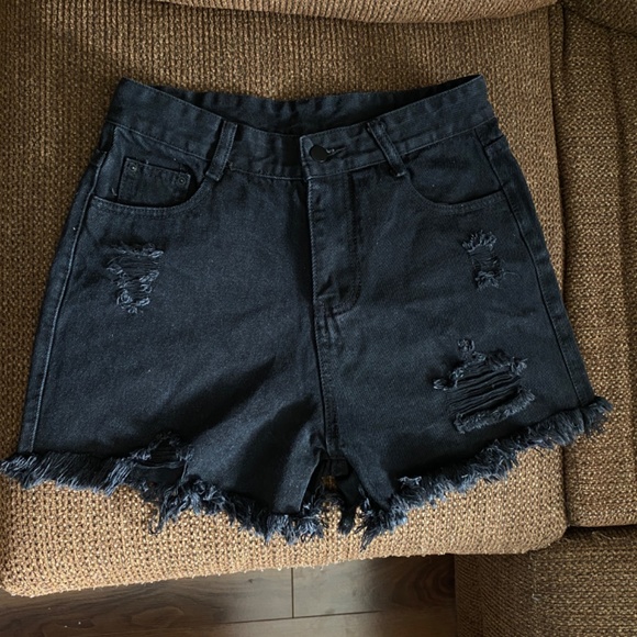 Black raw dentin jean shorts - Picture 4 of 6